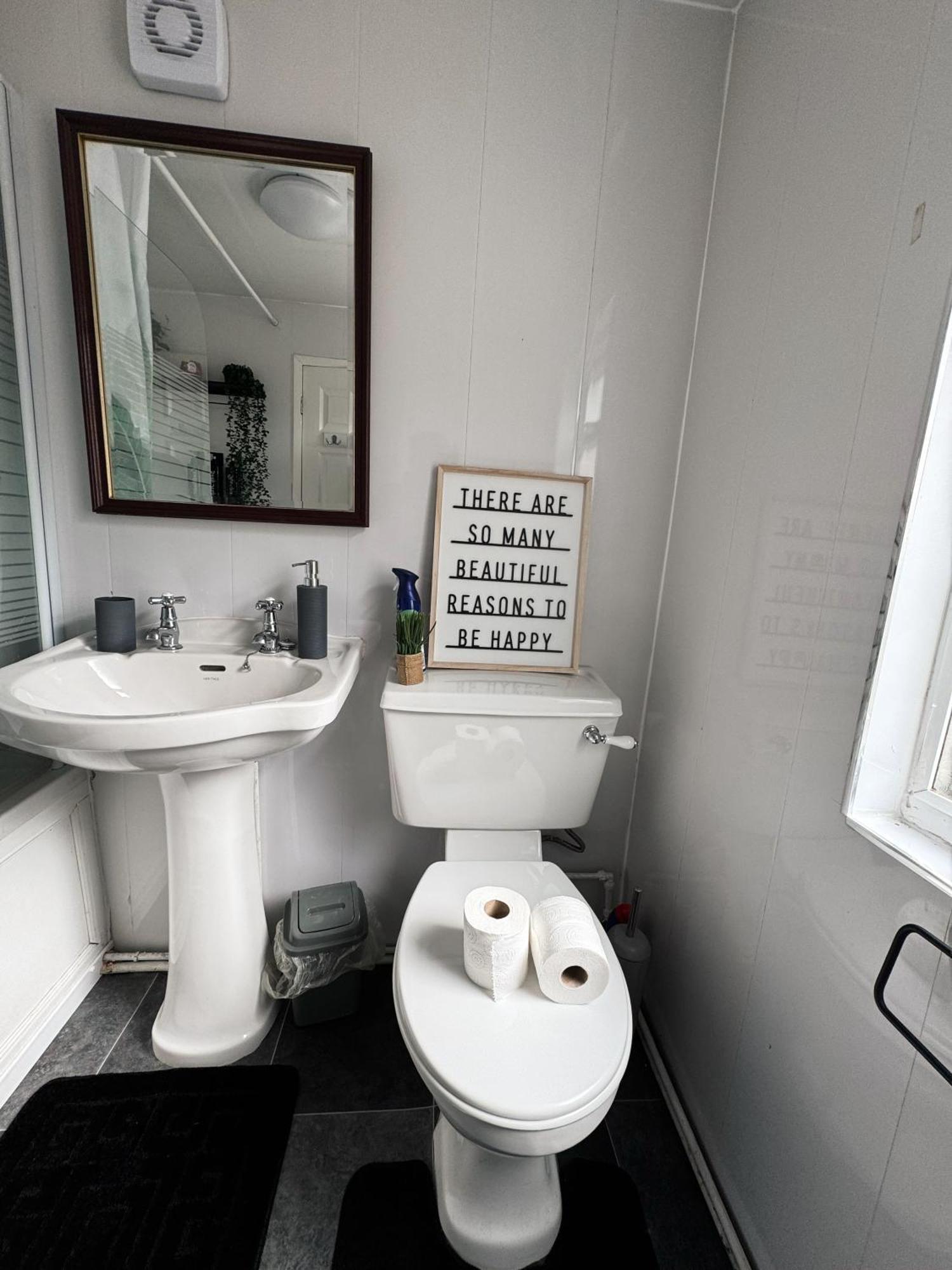 A&A Luxury Stay Rosedale St - Chic, Modern, City Centre, Neon Decor Sunderland  Bagian luar foto